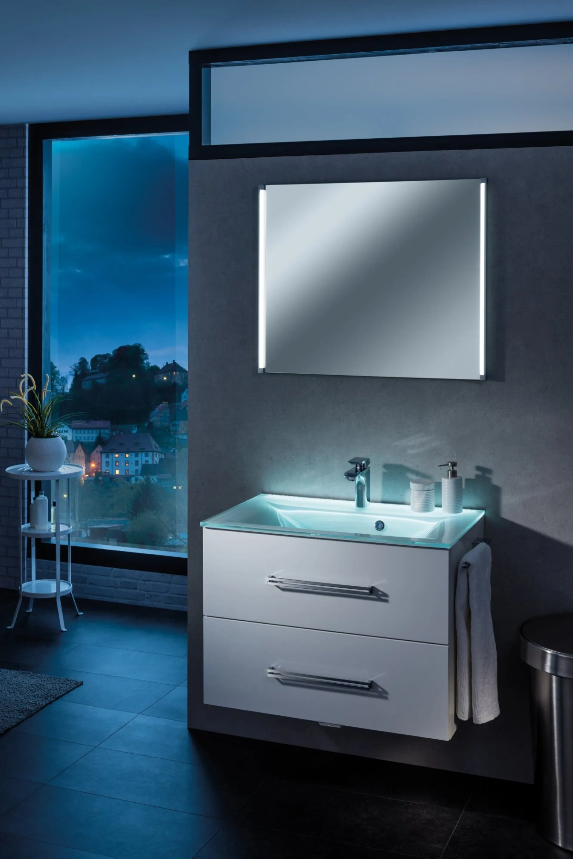 FACKELMANN LED Spiegel 80 cm breit