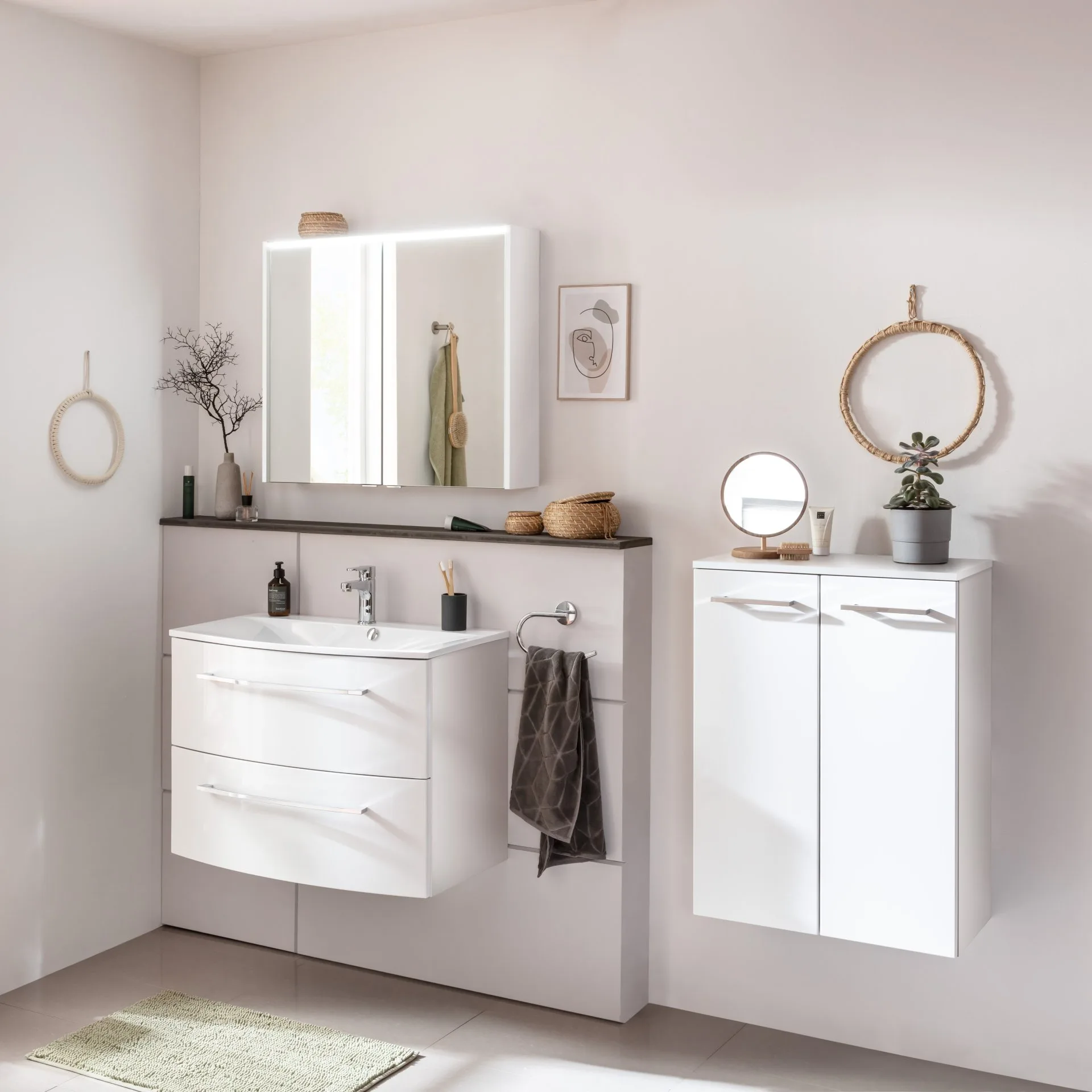 FACKELMANN VERONA Doppel Midischrank 60 cm breit, Weiß Hochglanz, mit Wäschekorb