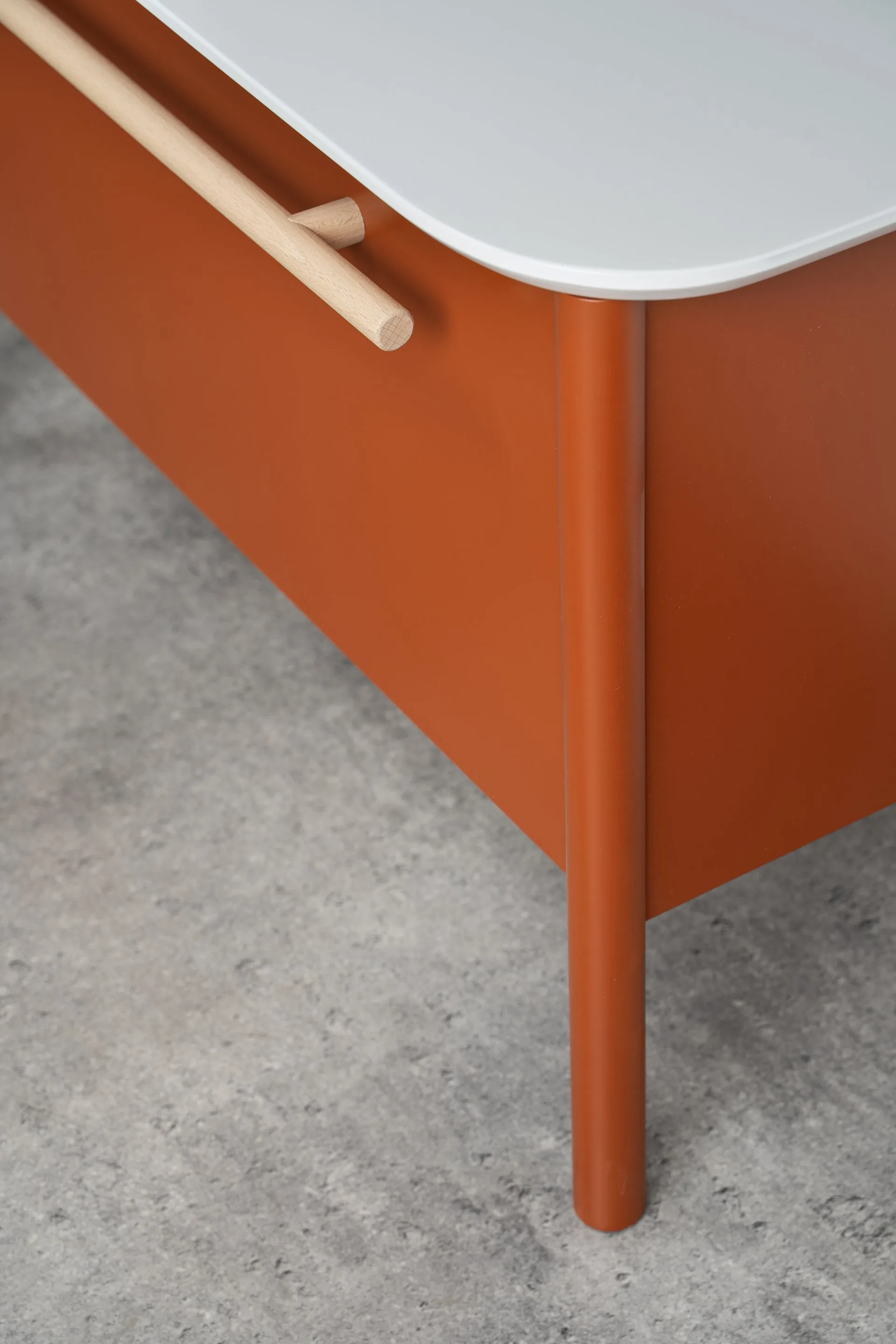 BADEDU TANA Sitzbank 68 cm breit, Rot matt, mit Füßen