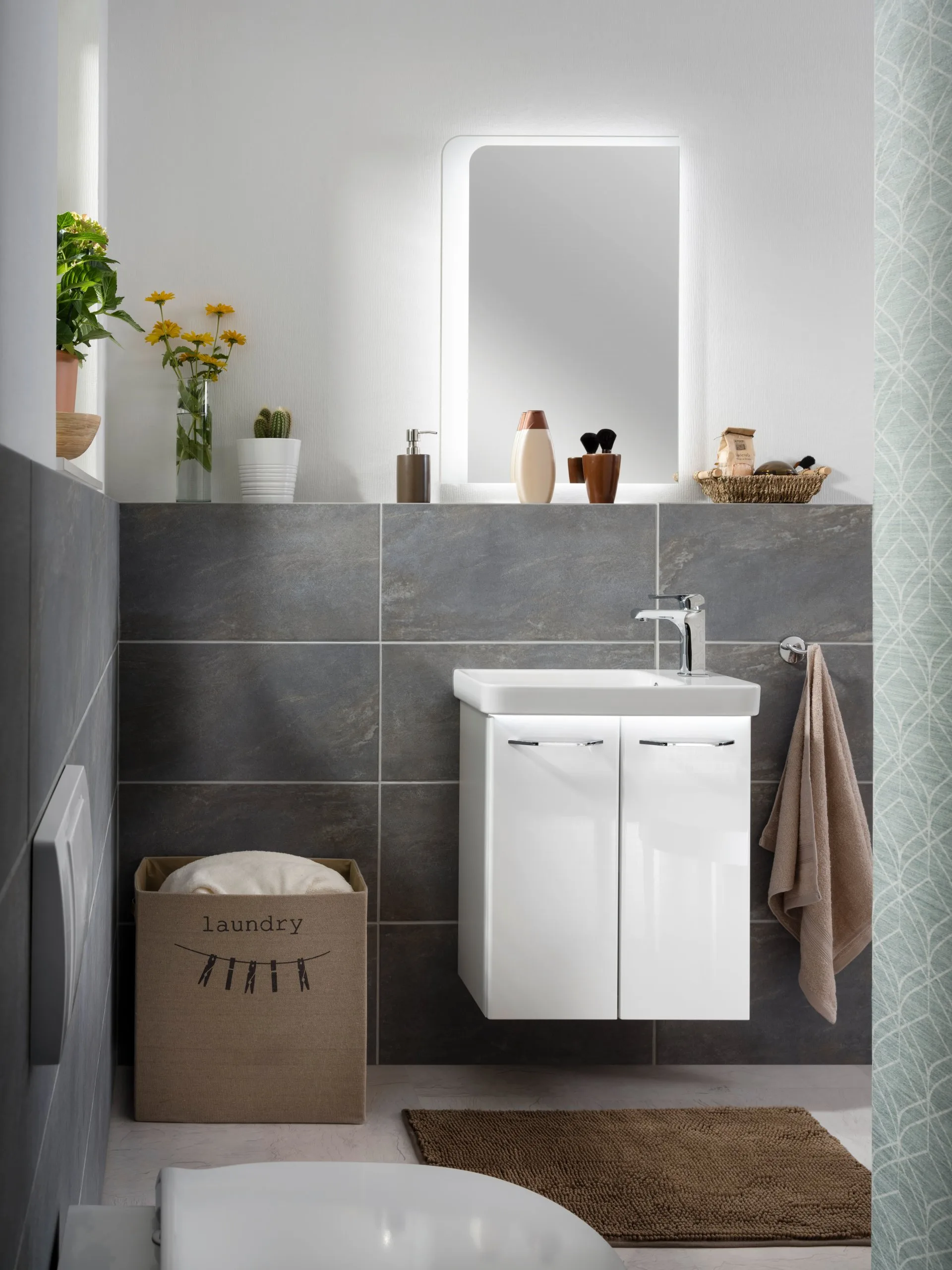 FACKELMANN MILANO Gäste WC Waschtisch Set mit Spiegel 55 cm breit, Weiß, Waschbecken Keramik Weiß + Waschbeckenbeleuchtung + Waschtischarmatur
