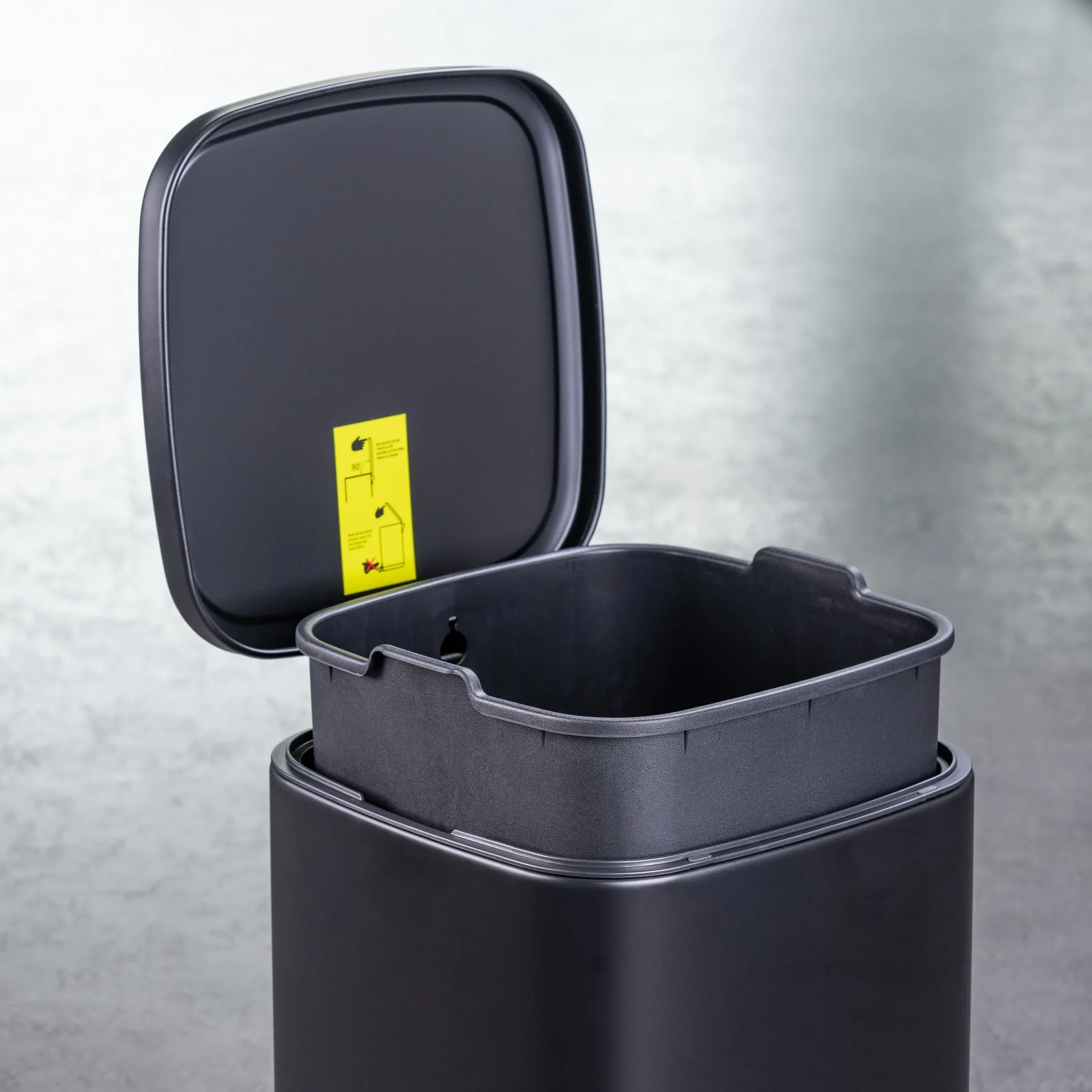 FACKELMANN LONDON Kosmetikeimer 4 Liter, Schwarz matt