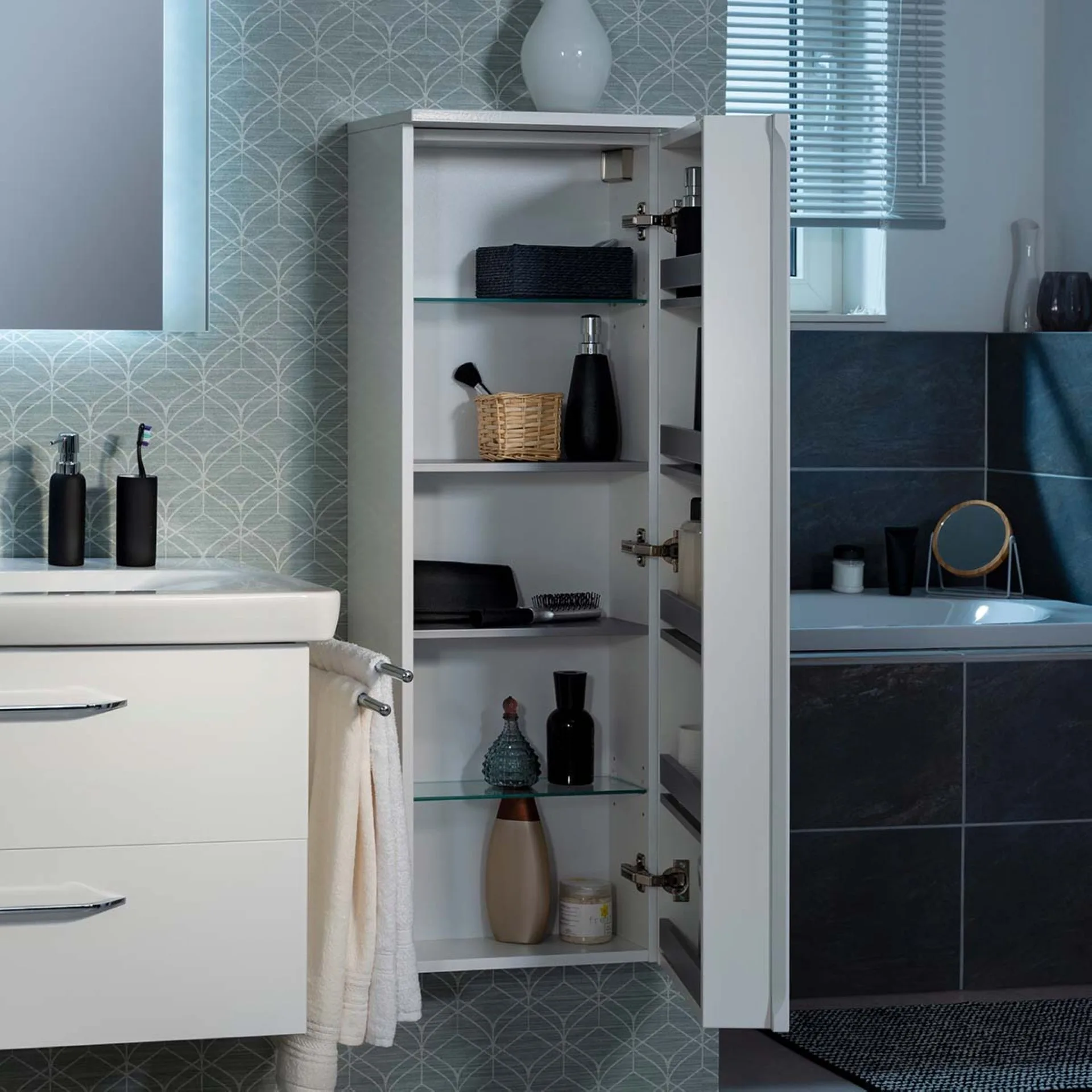 FACKELMANN MILANO Badmöbel Set 4-teilig 107 cm breit, Weiß, Waschbecken Keramik Weiß + LED Spiegel + Kofferschrank Türanschlag rechts