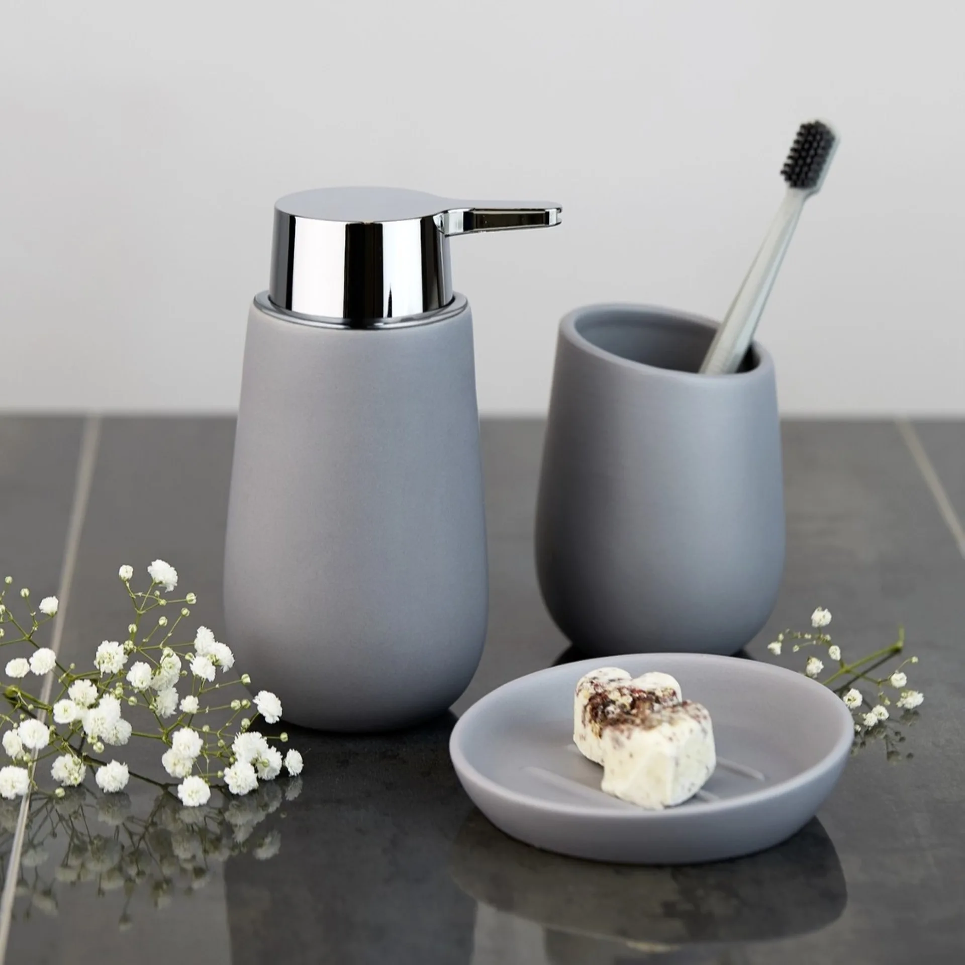 WENKO BADI Accessoire Set, Grau, Zahnputzbecher, Seifenspender, Keramik
