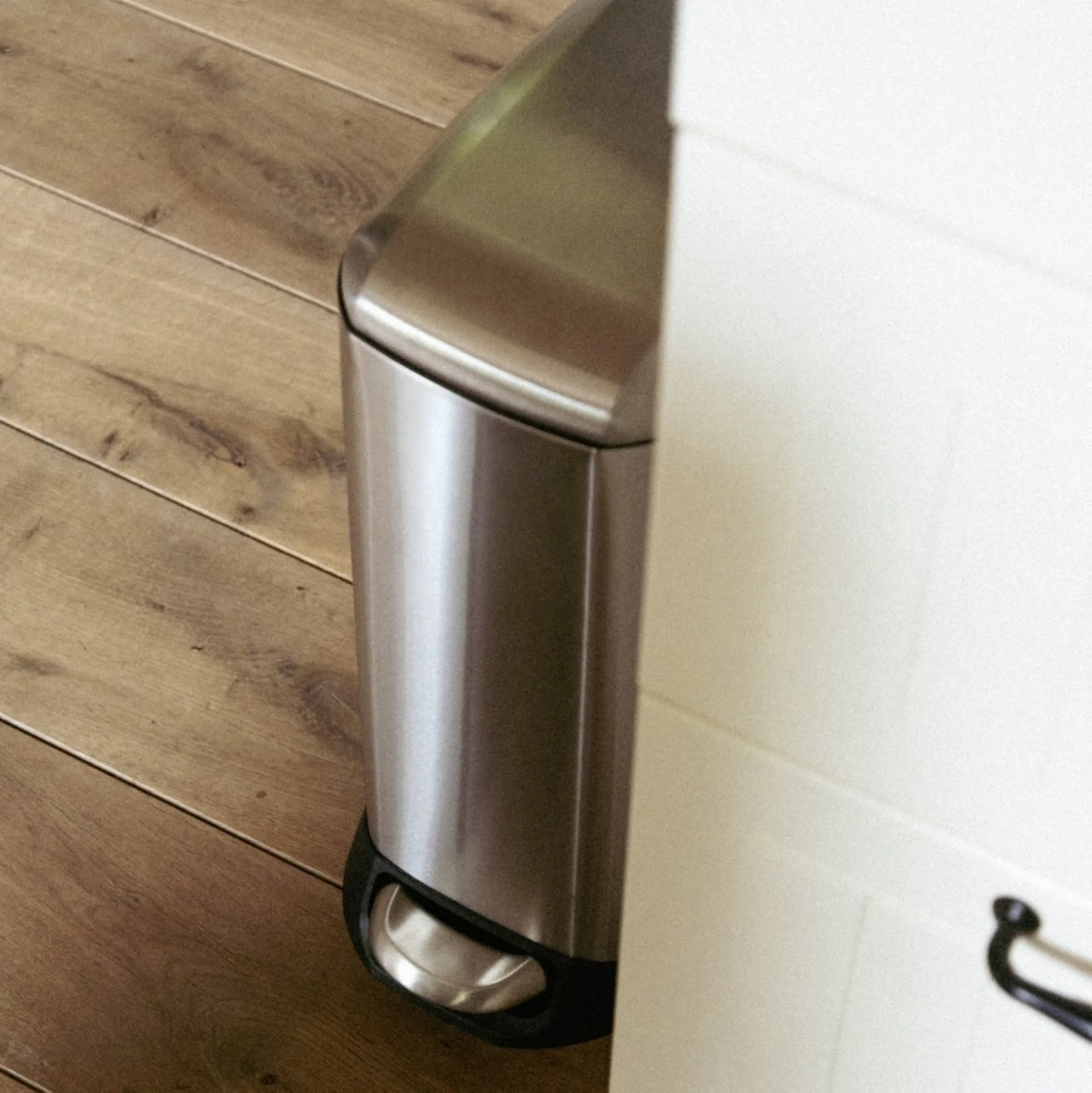 WENKO DESIGN Mülleimer 20 Liter, Silber, mit Absenkautomatik