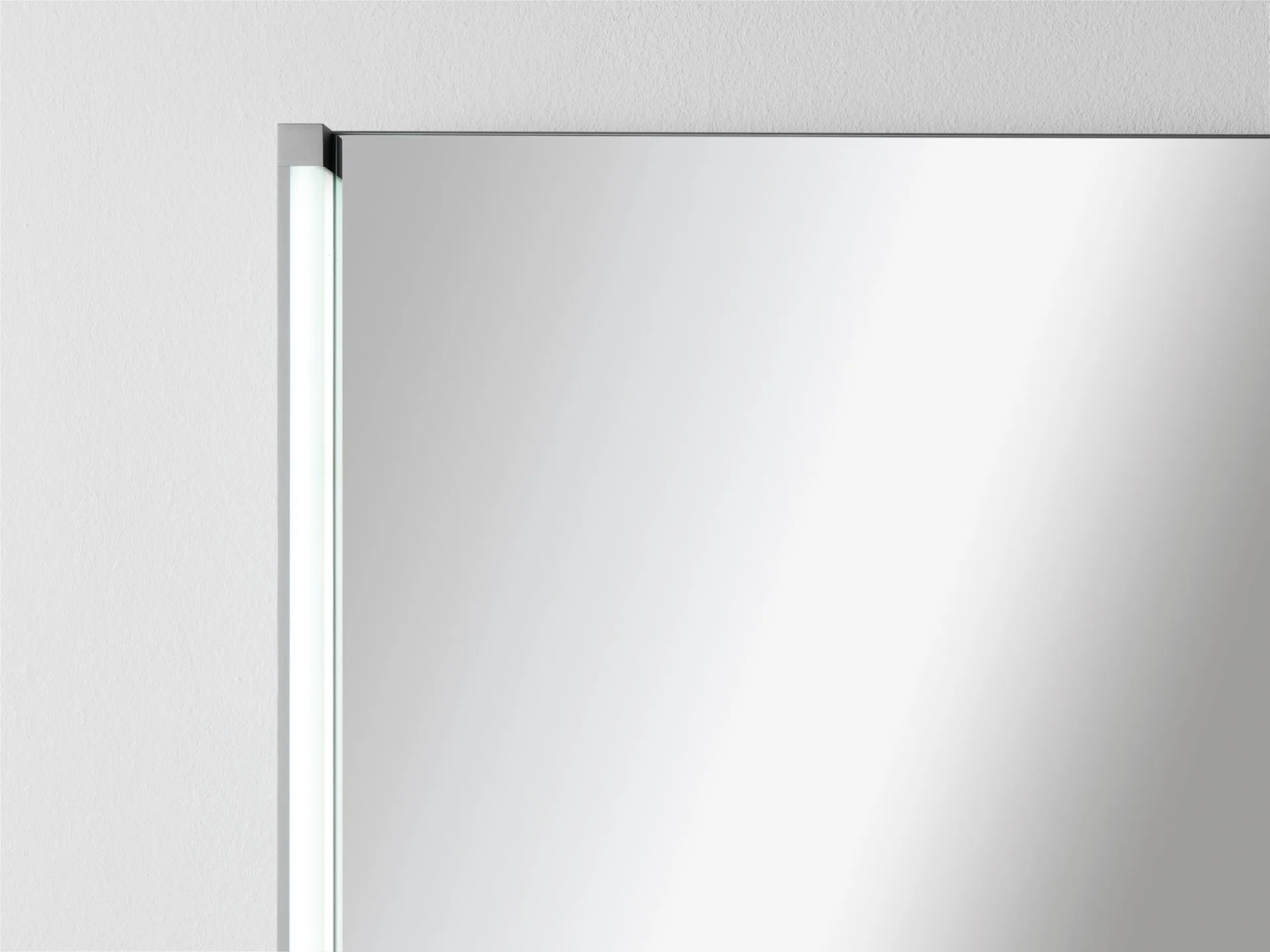 FACKELMANN LED Spiegel 45 cm breit