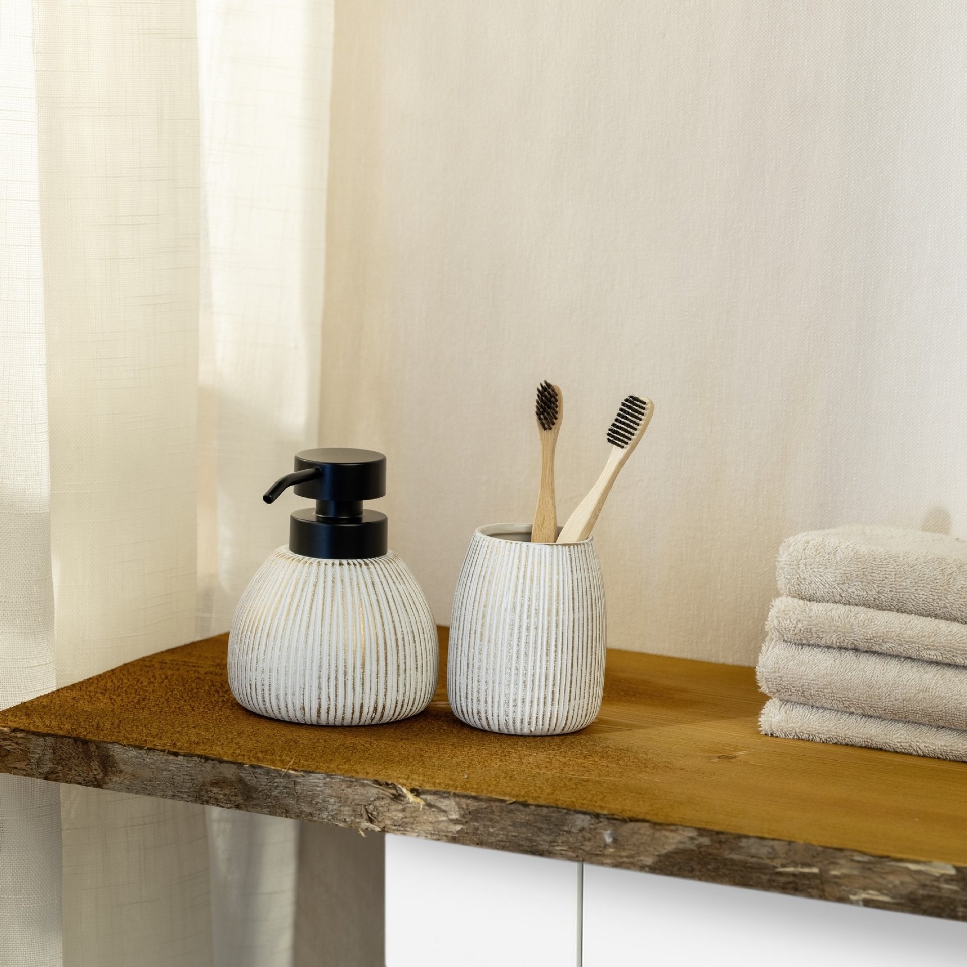 WENKO PASCOLI Accessoire Set, Weiß/Gold, Zahnputzbecher, Seifenspender, Keramik