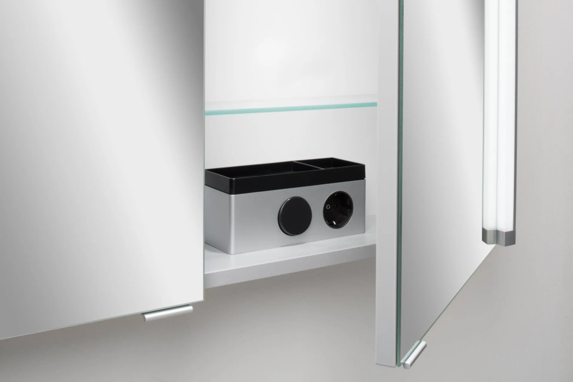 FACKELMANN LED Spiegelschrank 81 cm breit, Weiß