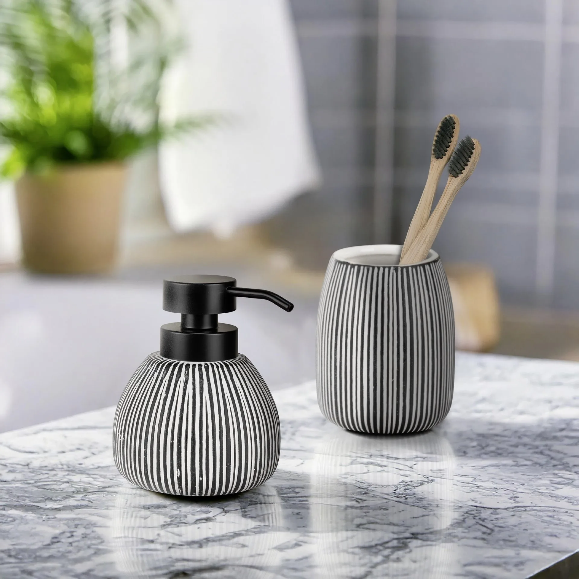WENKO PASCOLI Accessoire Set, Weiß/Schwarz, Zahnputzbecher, Seifenspender, Keramik