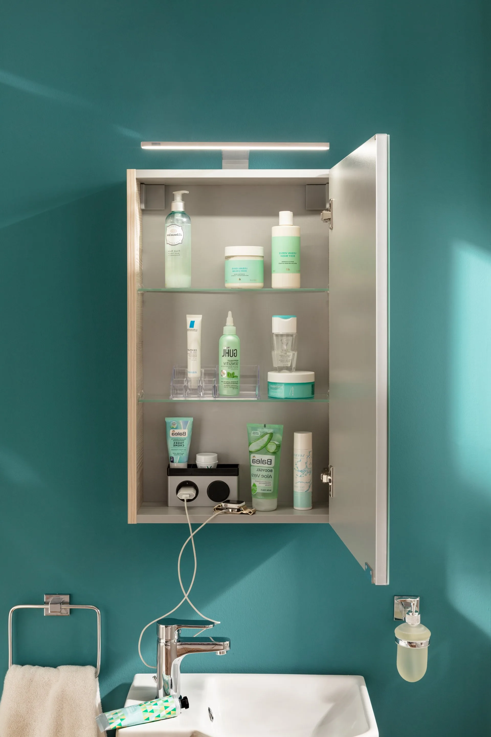 FACKELMANN SBC B.CLEVER Gäste WC Waschtisch Set mit Spiegelschrank 45 cm breit, Braun hell, Türanschlag rechts
