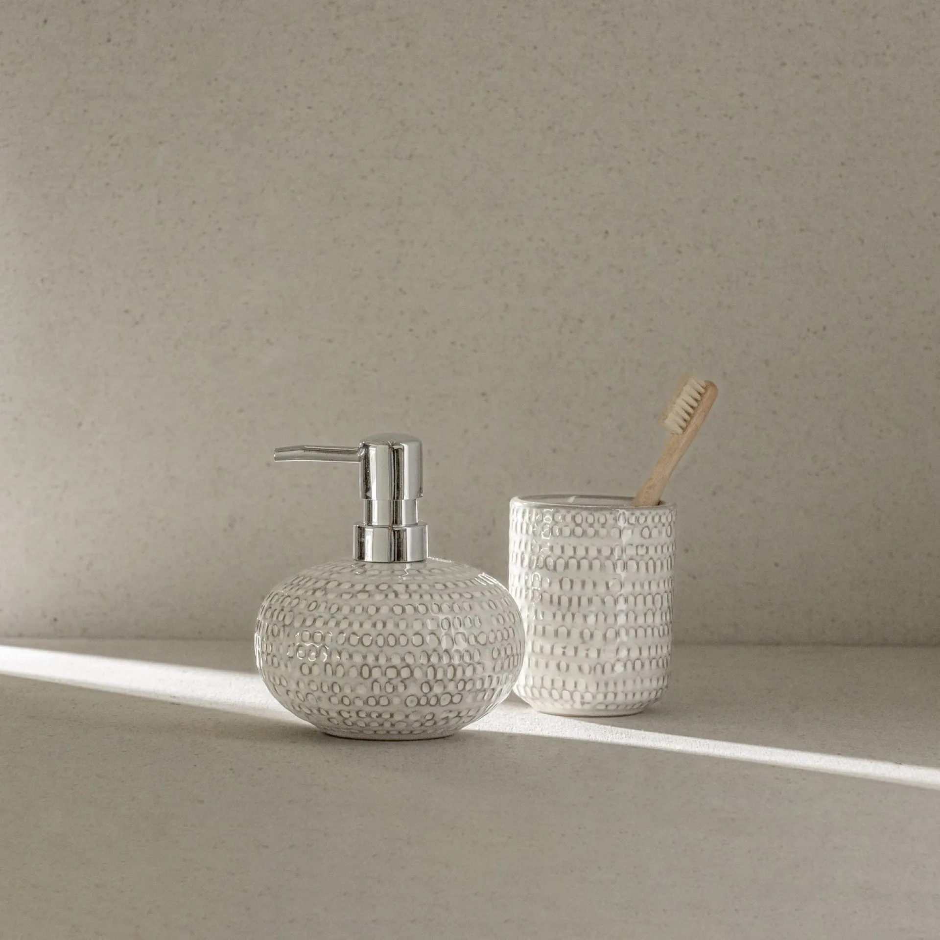 WENKO PERGOLE Accessoire Set, Beige, Zahnputzbecher, Seifenspender, Keramik