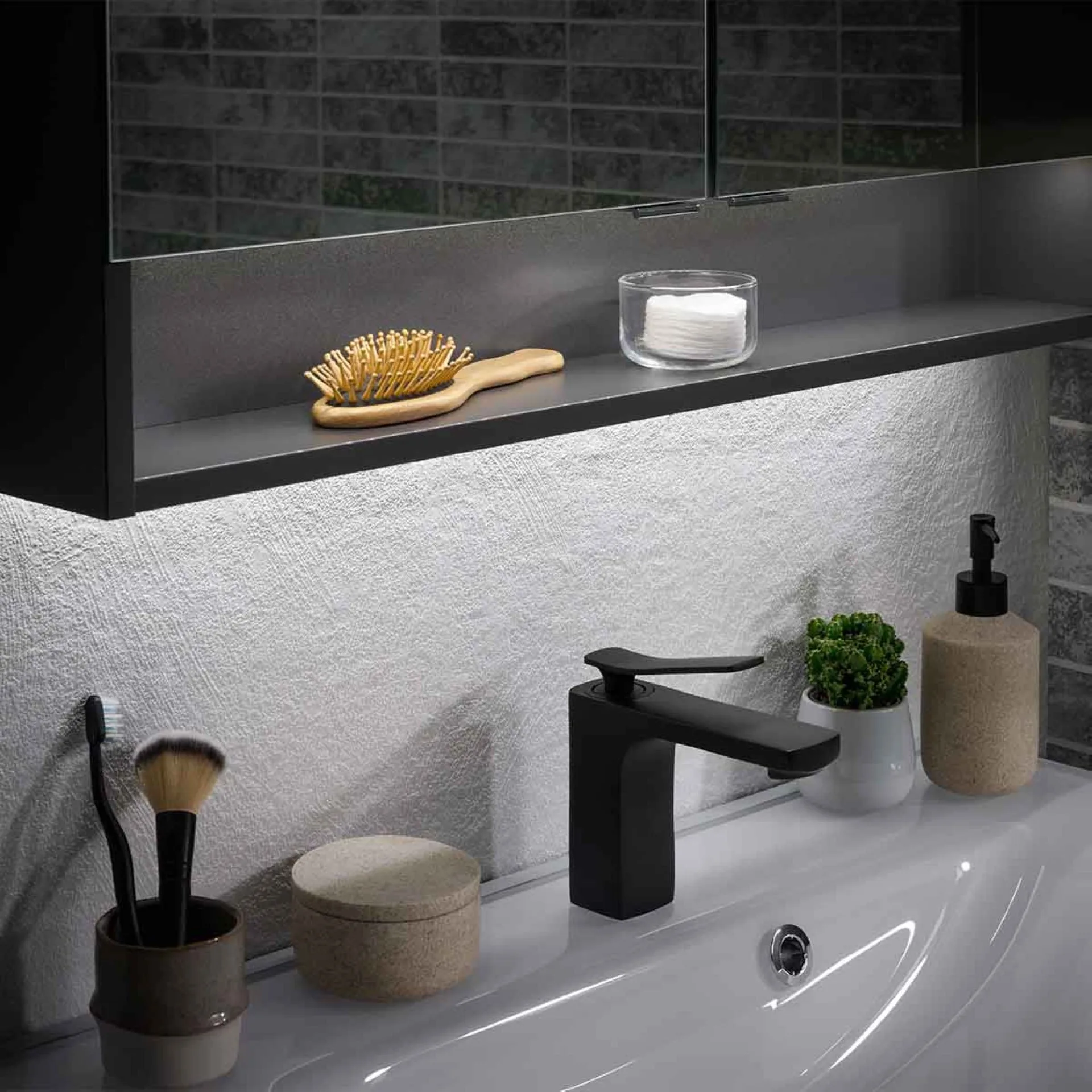 FACKELMANN LUNA LED Beleuchtung für Spiegelschrank 80 cm breit