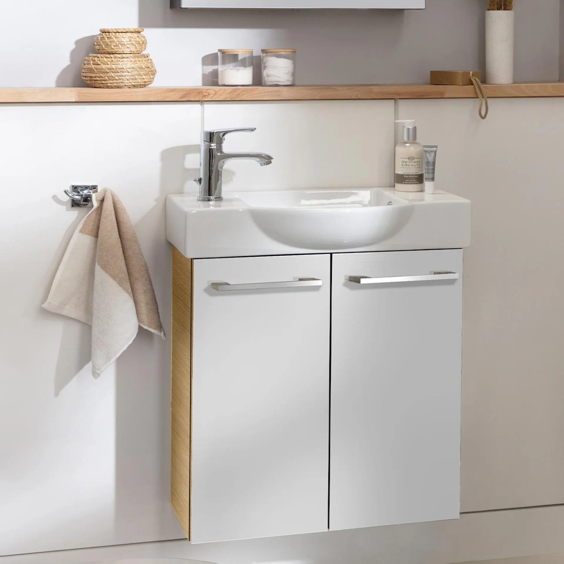 FACKELMANN SBC B.STYLE Waschbeckenunterschrank Gäste WC 55 cm breit, Weiß/Braun, 2 Türen
