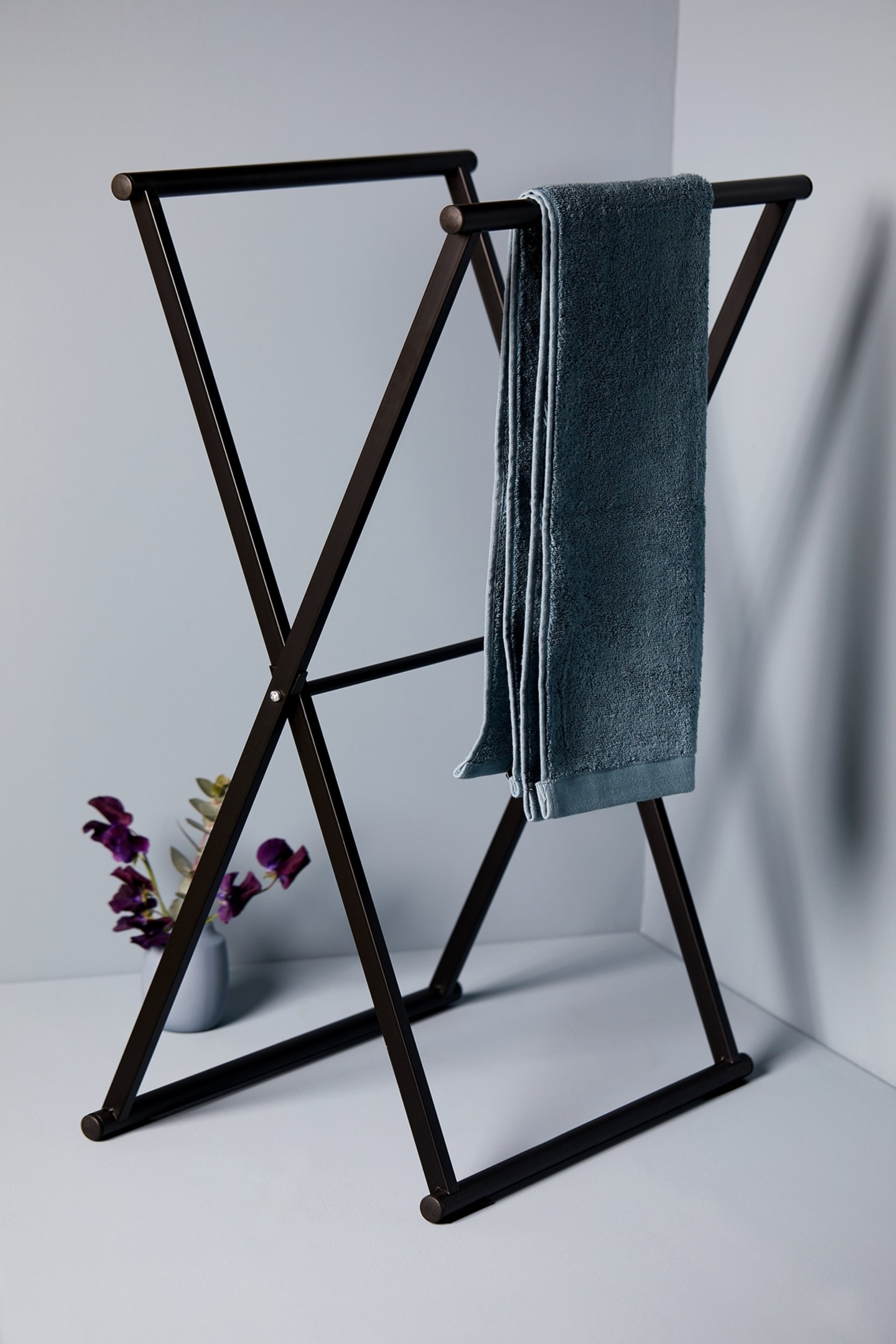 WENKO LAVA Handtuchständer, Schwarz matt, klappbar