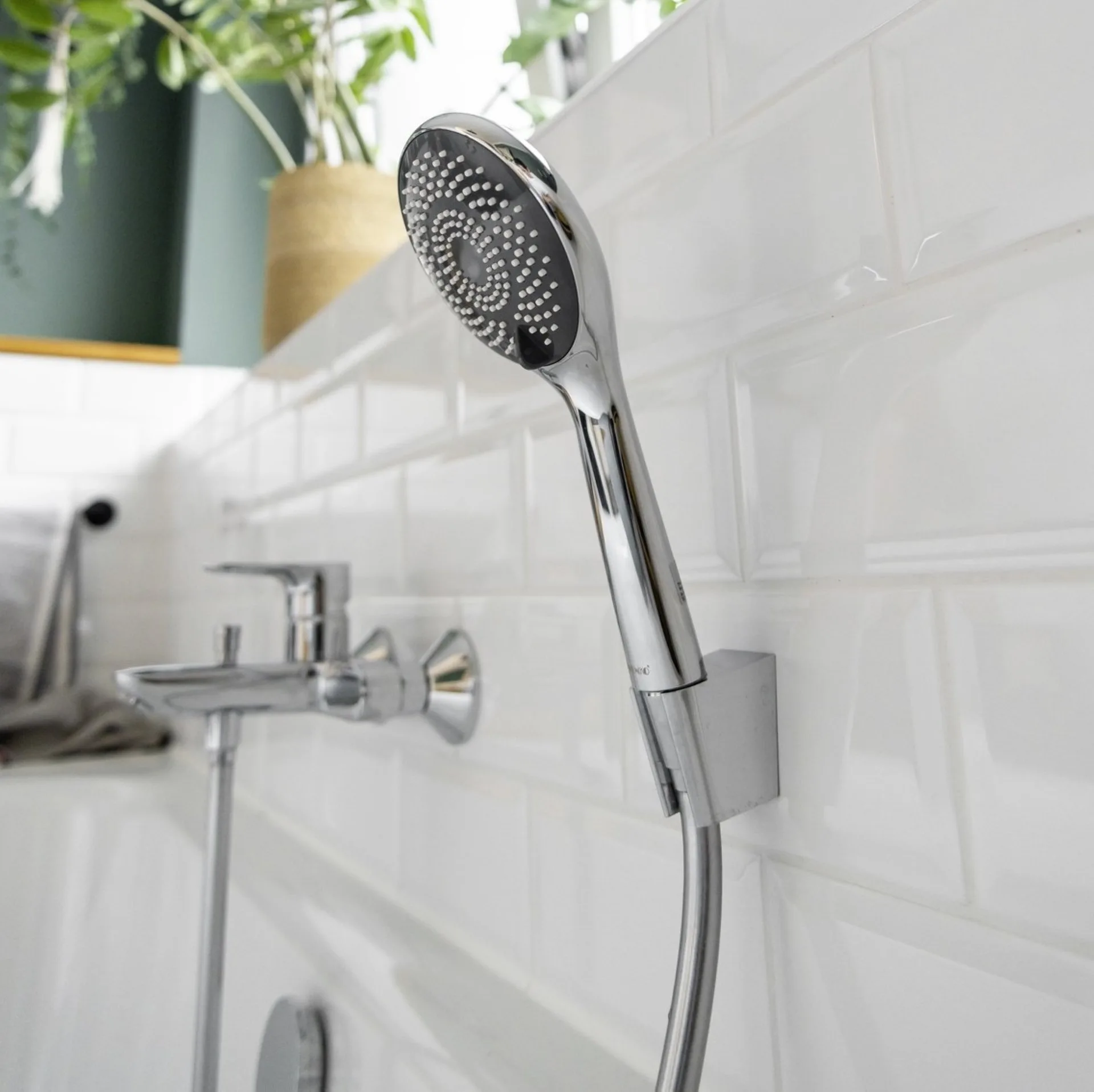 WENKO Duschkopf Ø 9,6 cm, Chrom, mit Wassersparsystem, 3 verschiedene Wasserstrahlarten