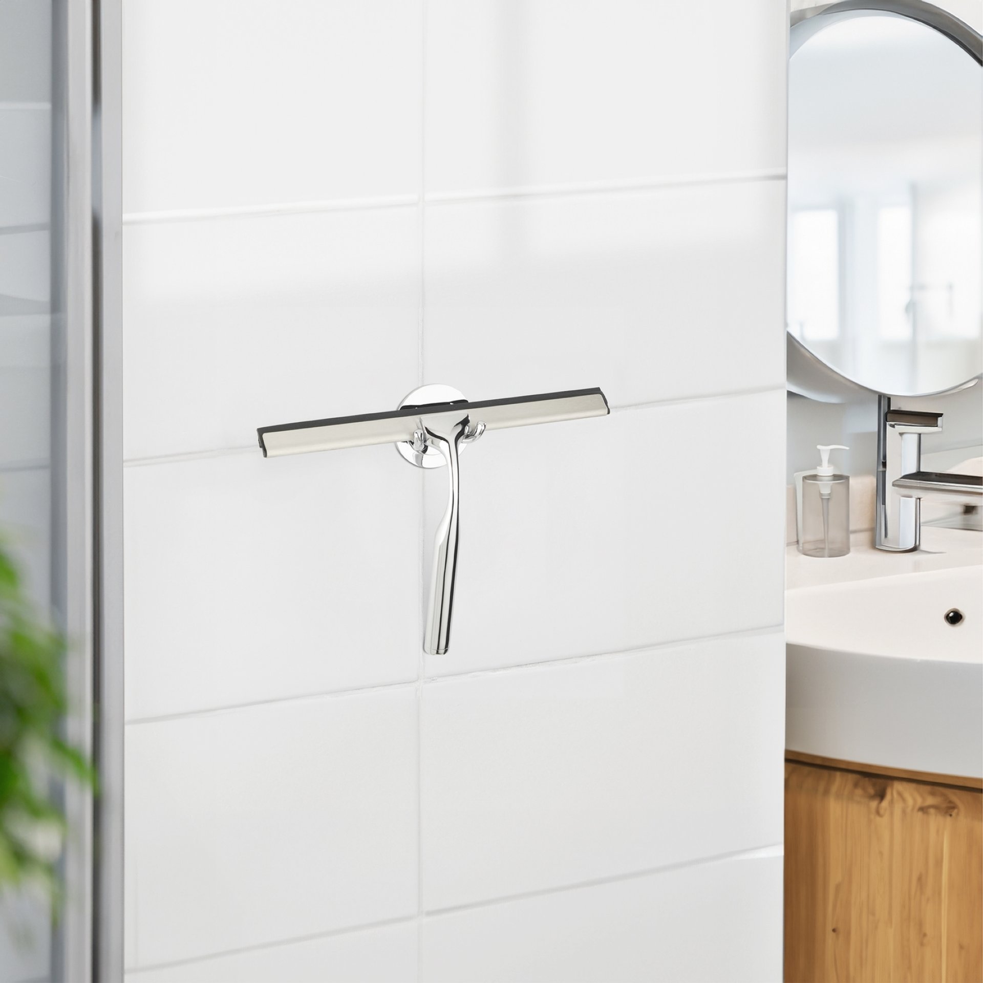 WENKO TERNI PLUS Duschabzieher, Chrom, mit Wandbefestigung, Befestigen ohne Boren