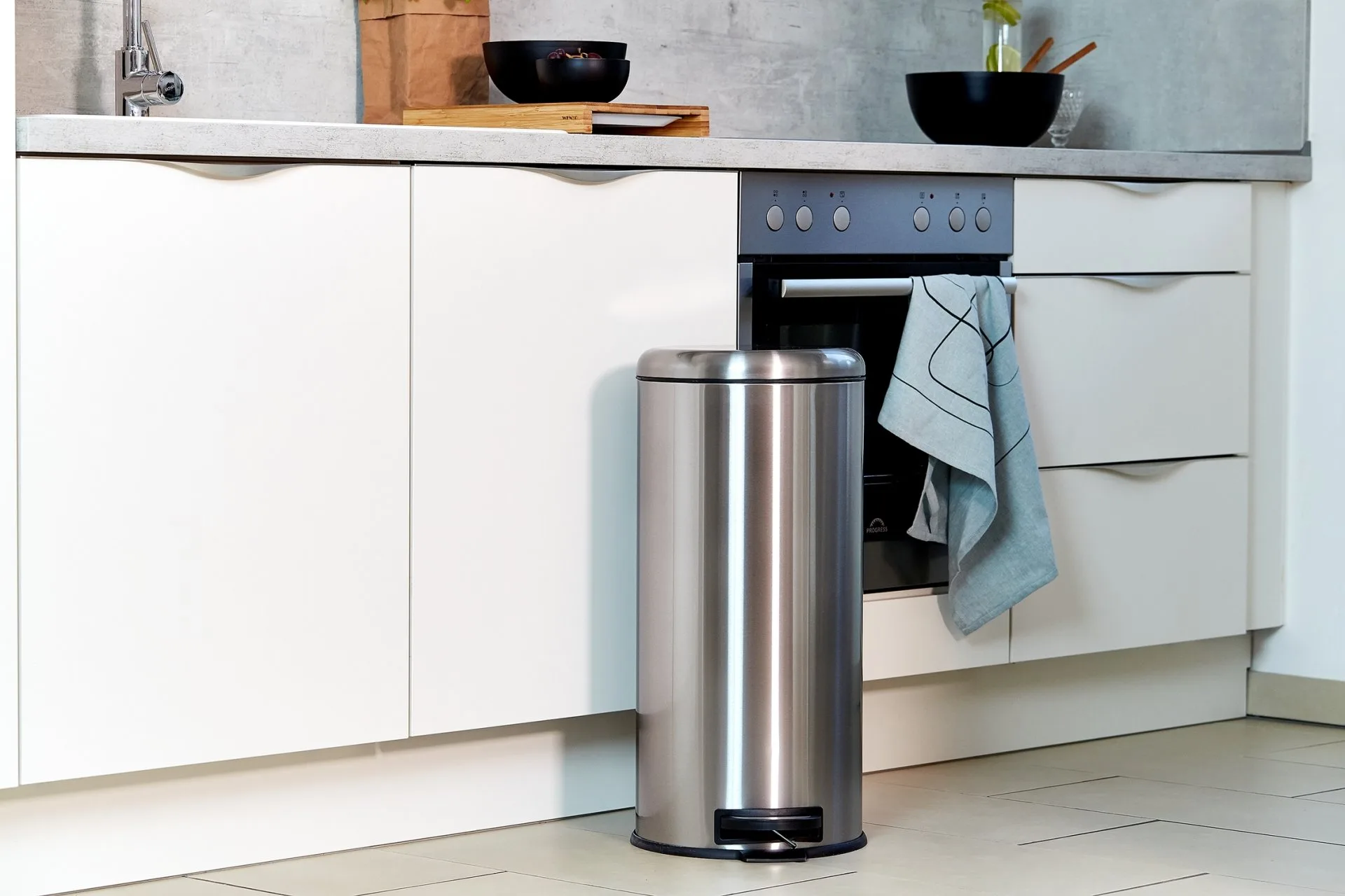 WENKO LEMAN Mülleimer 30 Liter, Silber, Easy Close, Edelstahl