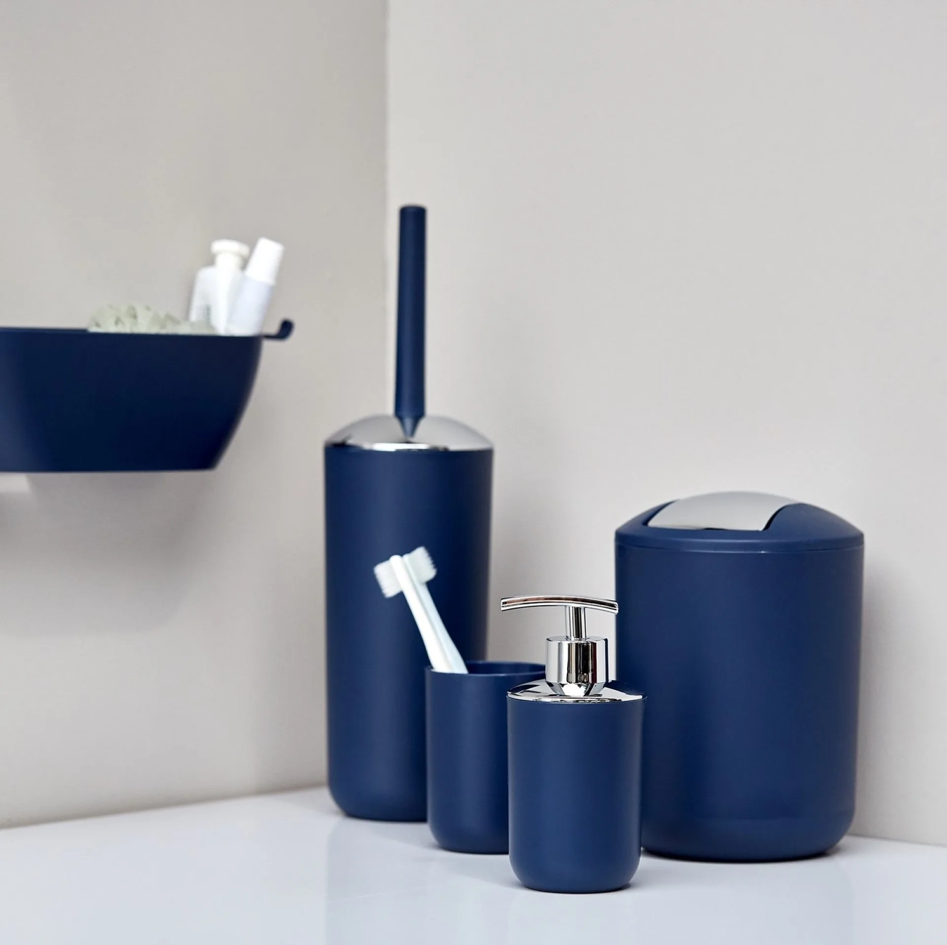 WENKO BRASIL Accessoire Set, Blau, Zahnputzbecher, Seifenspender, WC-Garnitur, Kosmetikeimer