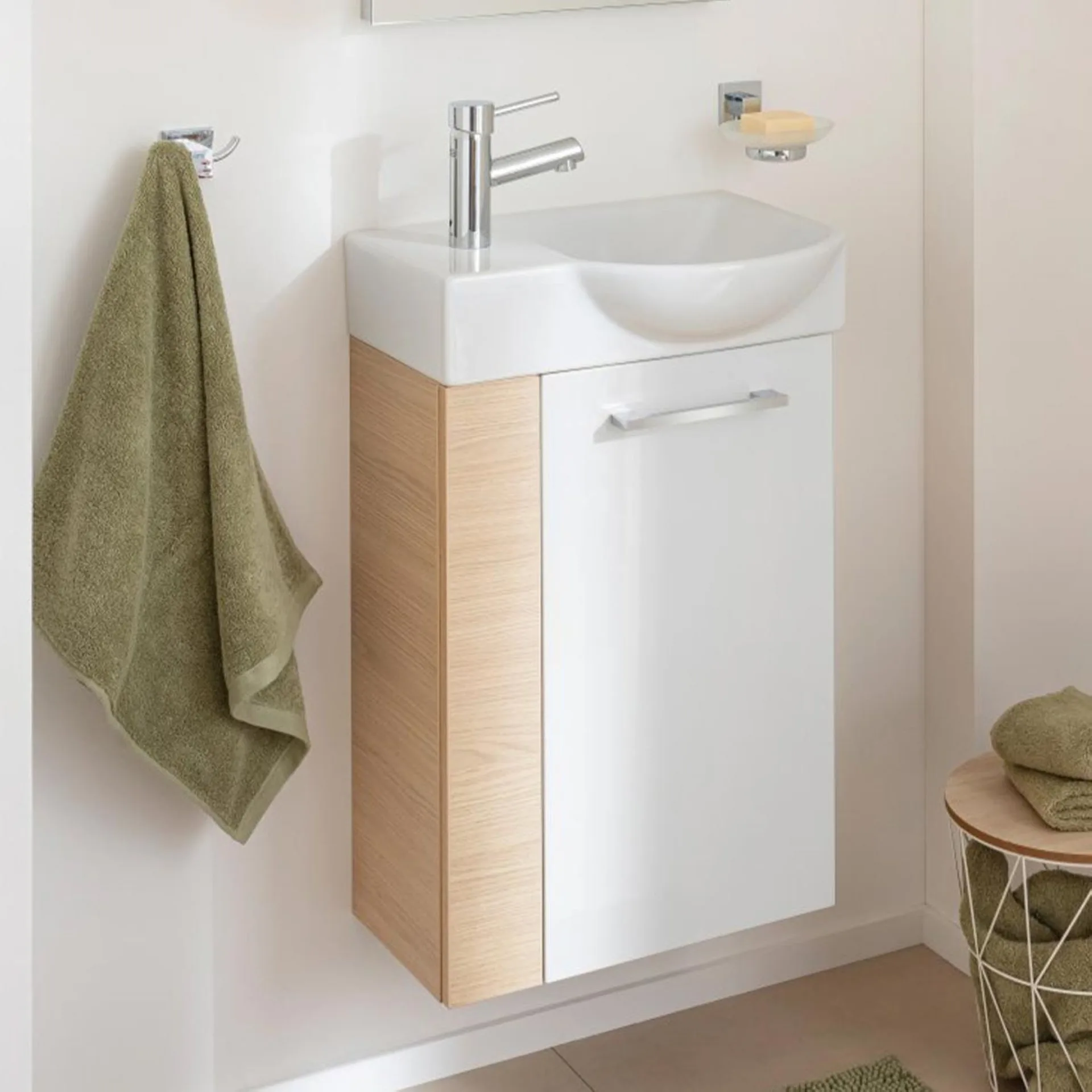 FACKELMANN SBC B.STYLE Waschbeckenunterschrank Gäste WC 45 cm breit, Weiß/Braun, Türanschlag rechts