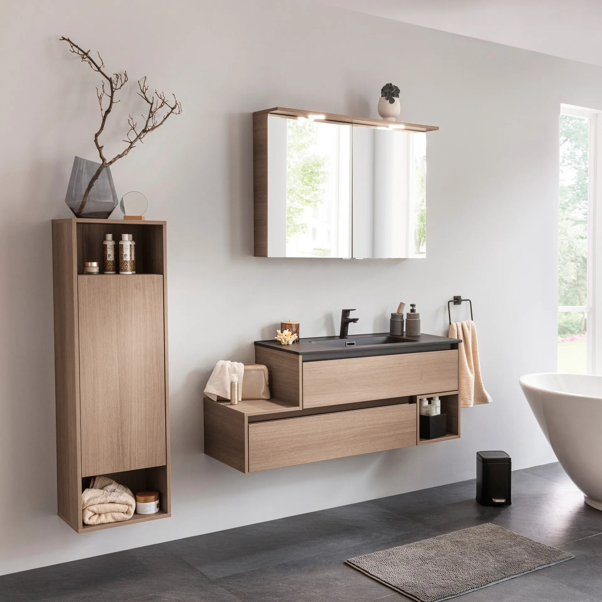 FACKELMANN VITA Waschbecken mit Unterschrank 129 cm breit, Braun hell, Waschbecken Gussmarmor Schwarz matt, Ablage links, asymmetrisch