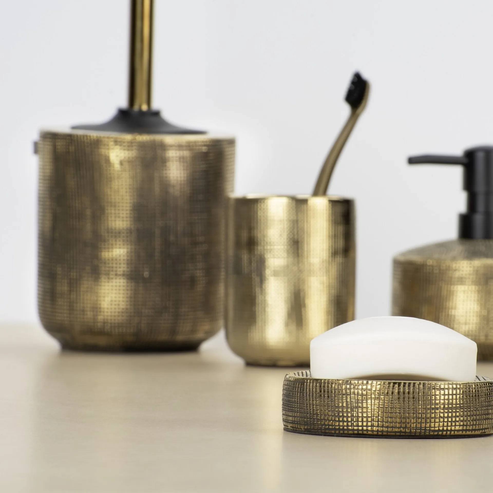WENKO RIVARA Accessoire Set, Gold, Zahnputzbecher, Seifenspender, WC-Garnitur, Keramik
