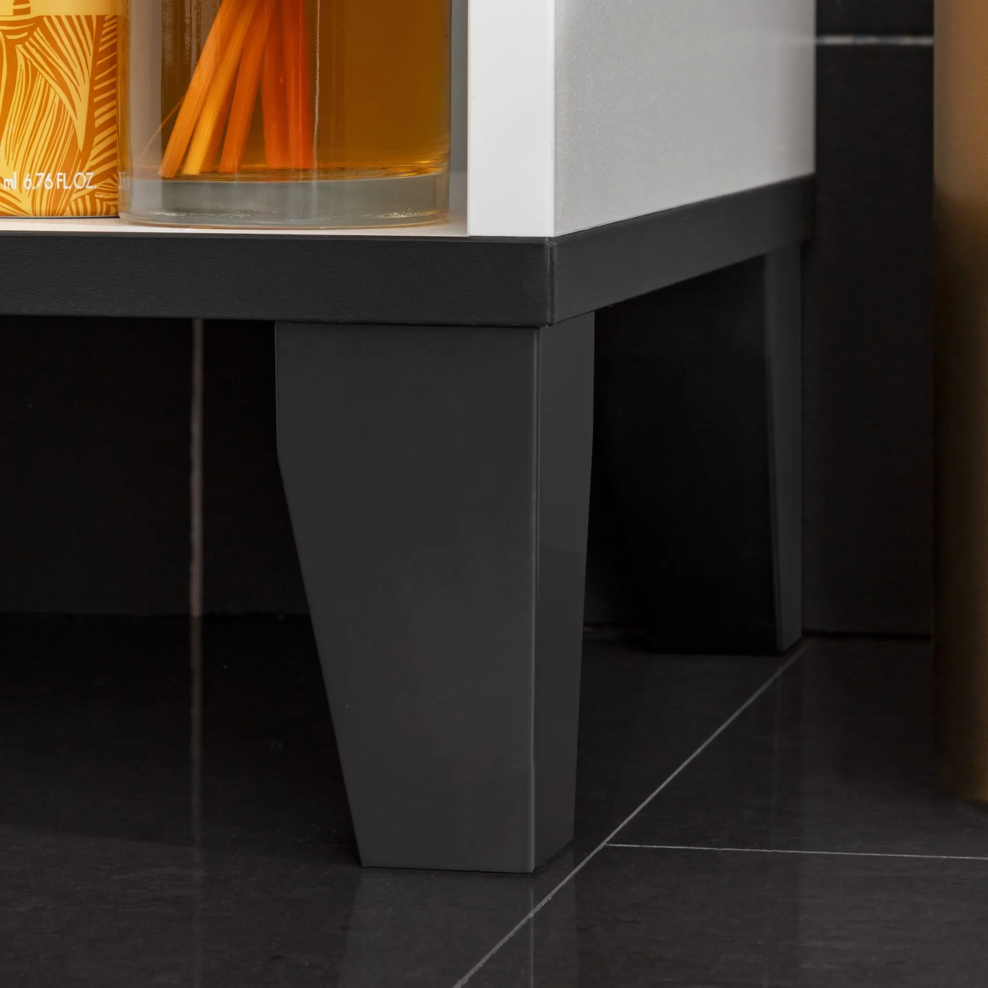 FACKELMANN TE-A Hochschrank 30 cm breit, Weiß, mit Füßen