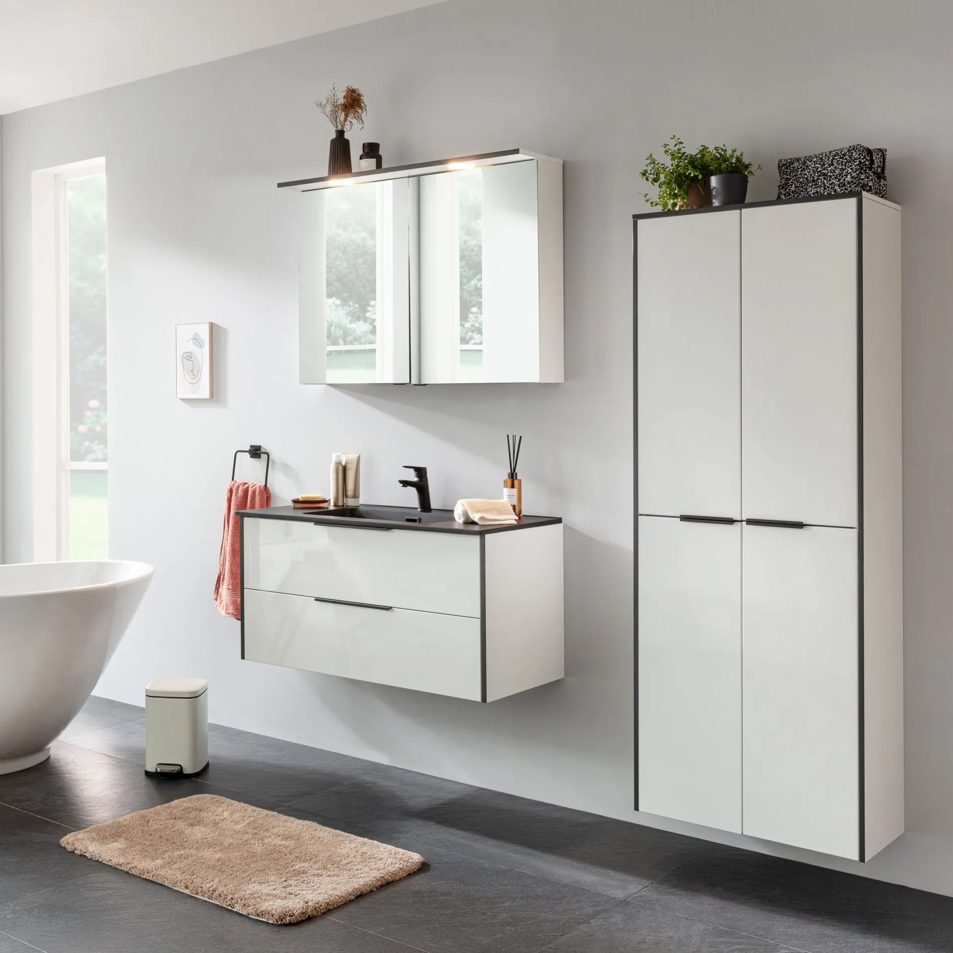 FACKELMANN FLAIR Doppel Hochschrank 63 cm breit, Weiß/Anthrazit mit Wäschekorb
