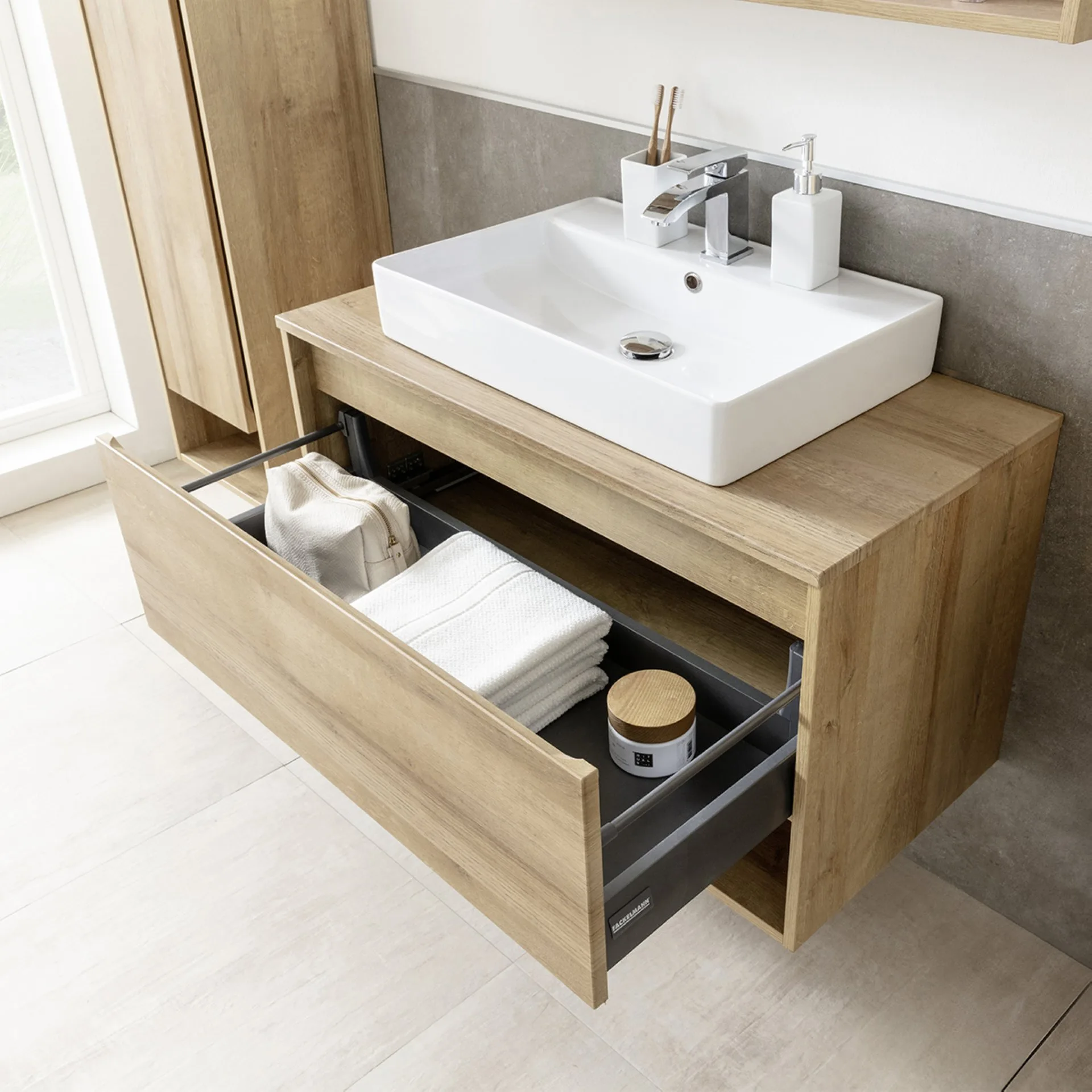 Fackelmann NATURA Badmöbel Set 4-teilig, 94 cm, Braun hell + Spiegelschrank + Hochschrank links