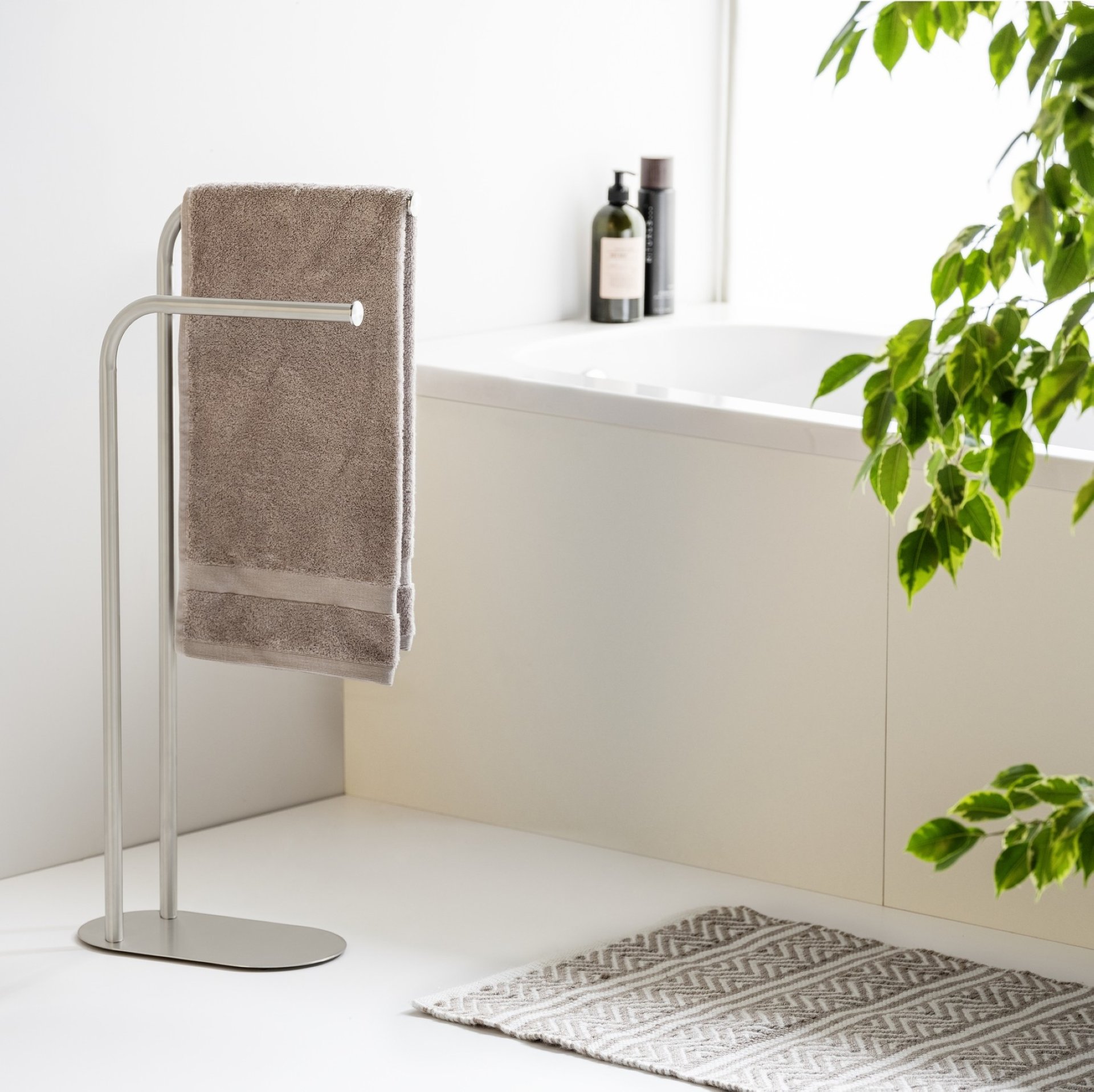 WENKO LEVANTE Handtuchhalter, Silber matt, stehend