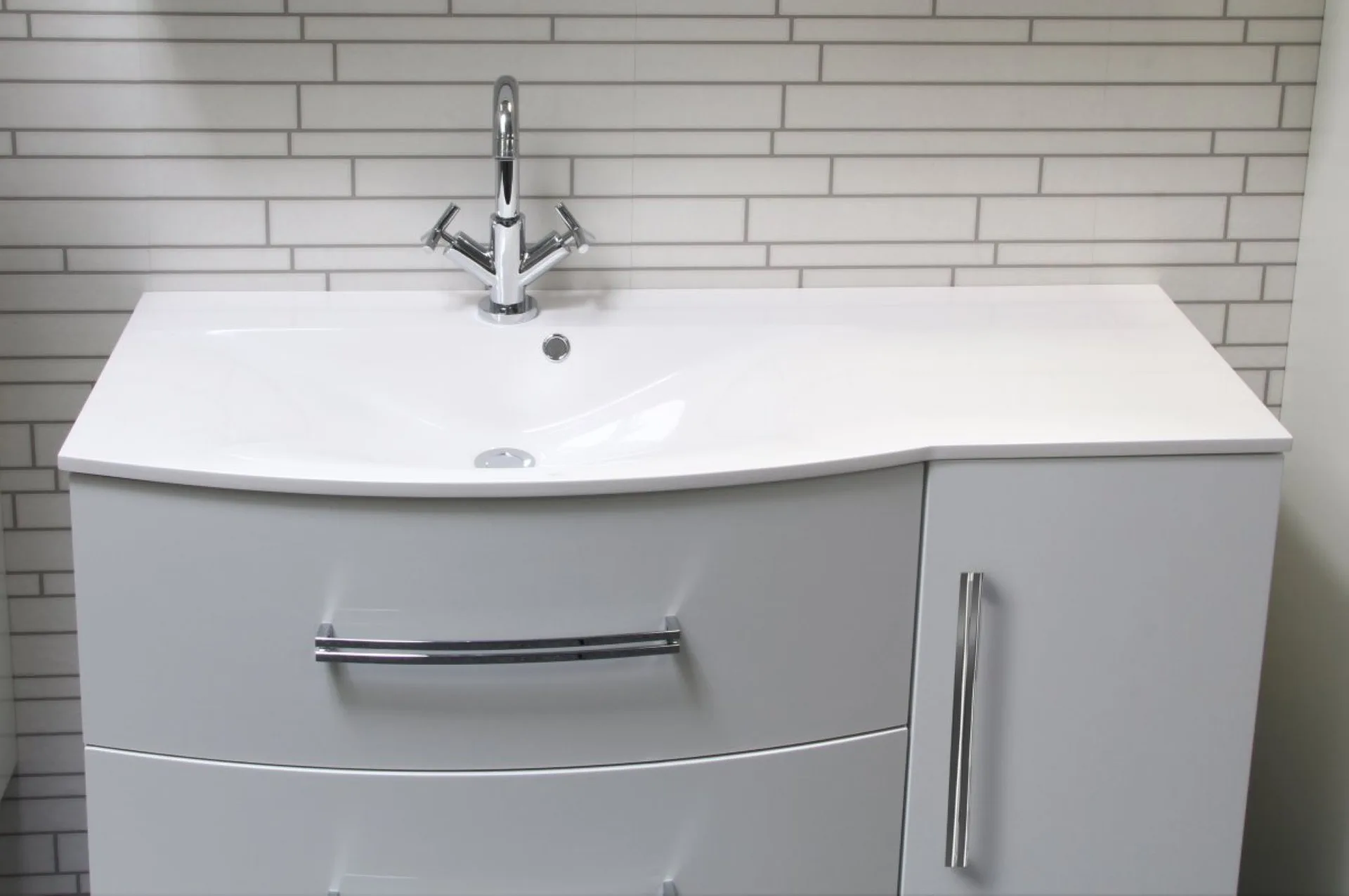FACKELMANN LUGANO Waschbecken 115 cm breit, Weiß, Gussmarmor, Ablage rechts