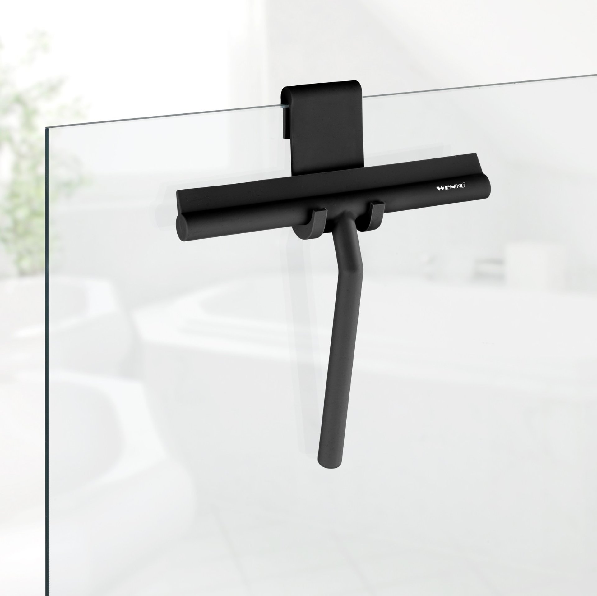 WENKO MOLA Duschabzieher, Schwarz, mit Wandhalterung, Edelstahl umantelt mit Silikon
