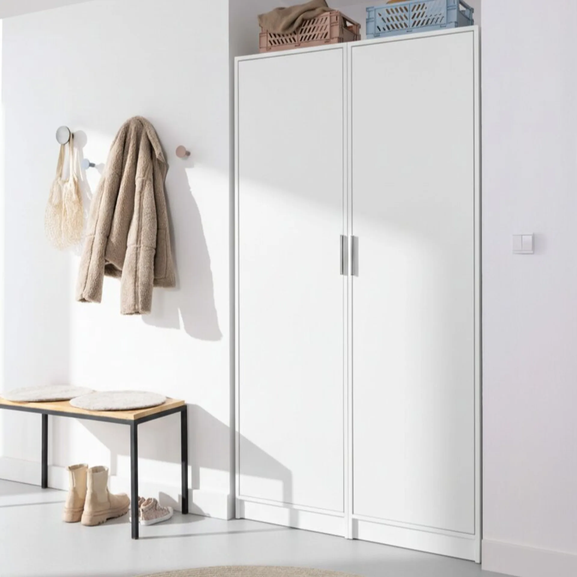 FACKELMANN Putzschrank und Wäscheschrank 100 cm breit, Weiß, mit verstellbaren Füßen