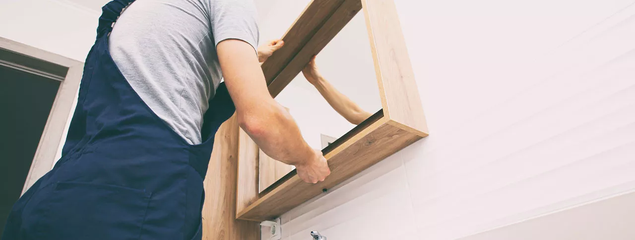 Das richtige Montieren des Spiegelschranks: So funktioniert es