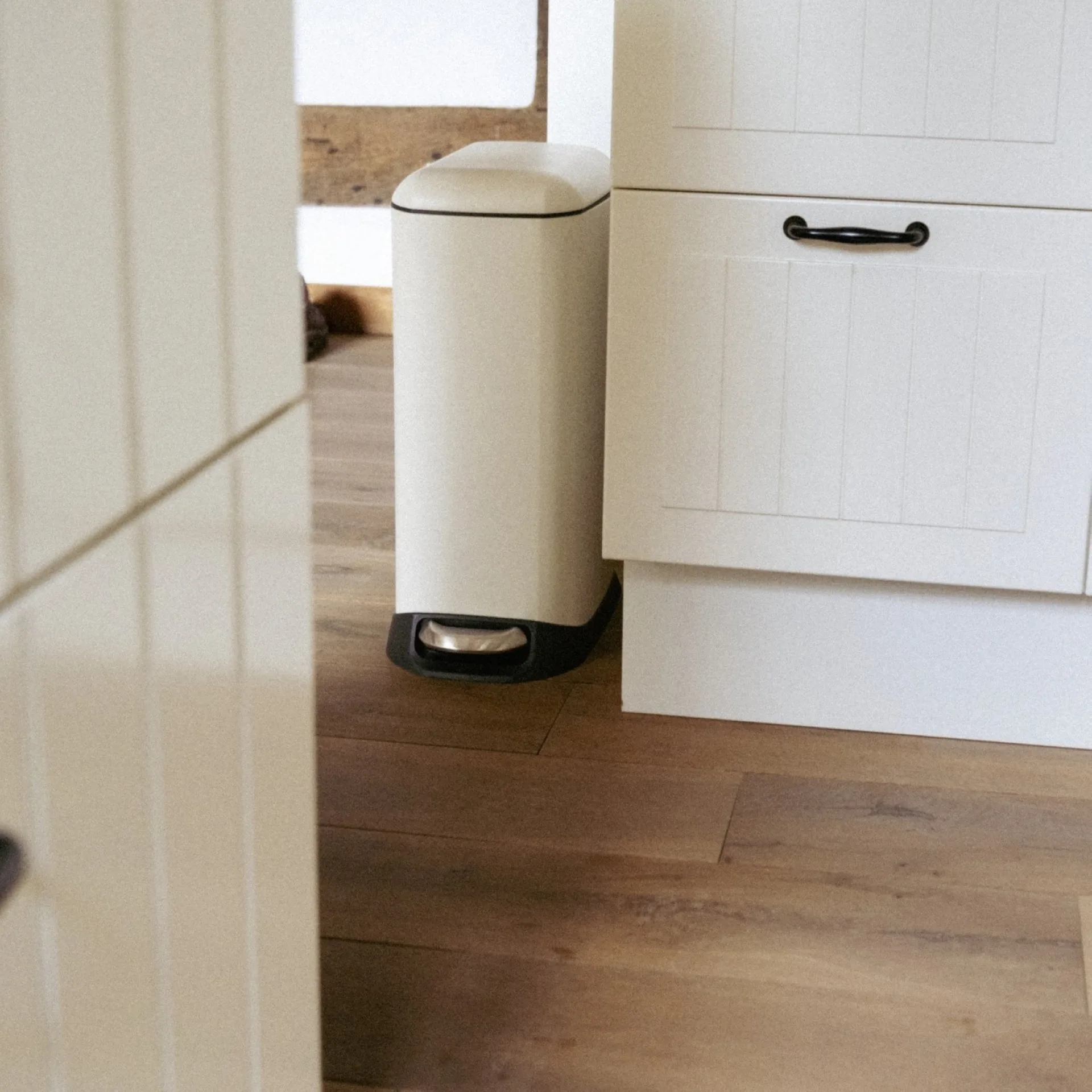 WENKO DESIGN Mülleimer 12 Liter, Beige, mit Absenkautomatik